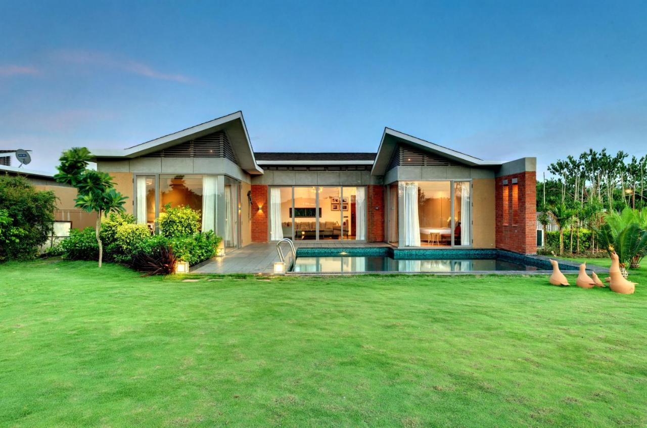 The Fern Royal Farm Resort, Anjār Exterior foto